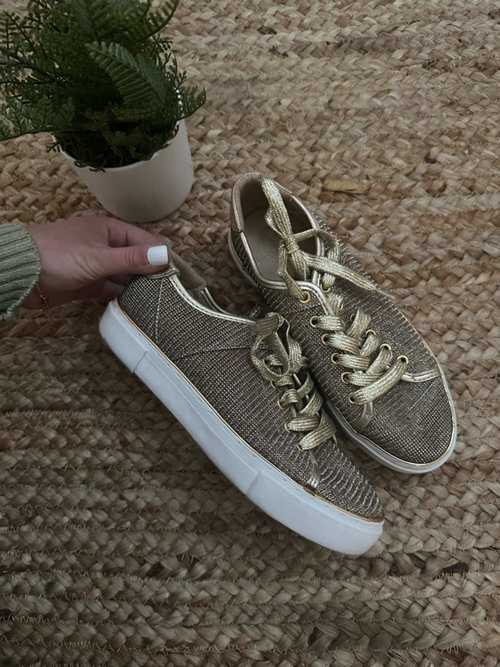 GOLD GUESS PLATFORM SNEAKERS